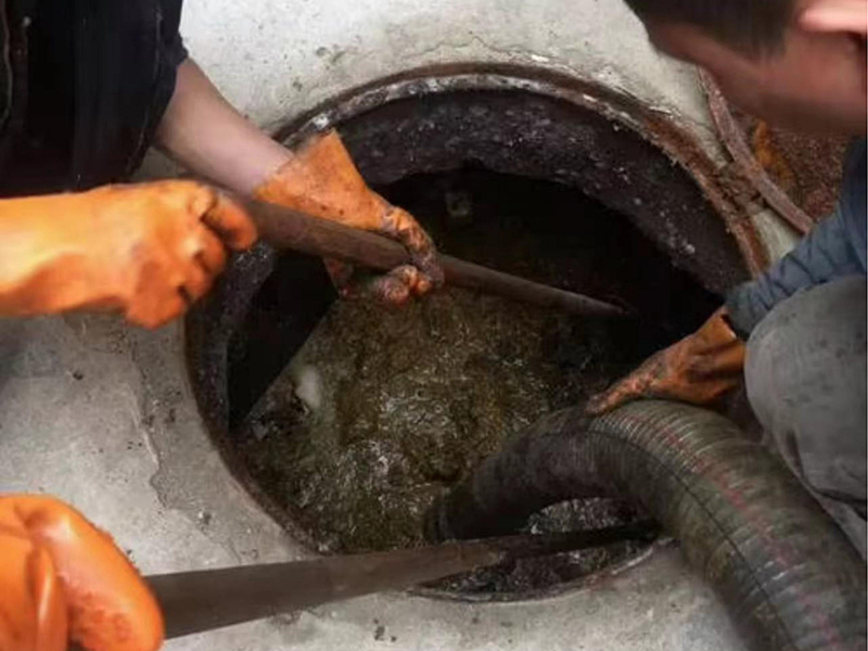 雷山清理化粪池时如何避免沼气的危害?